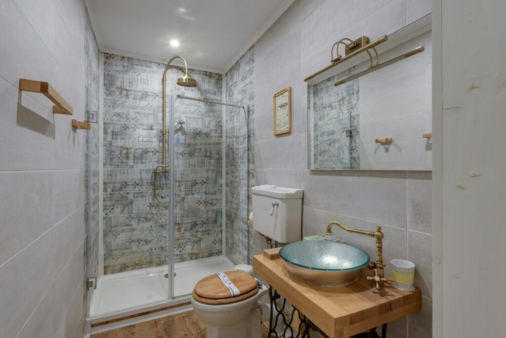 small bathroom tile ideas